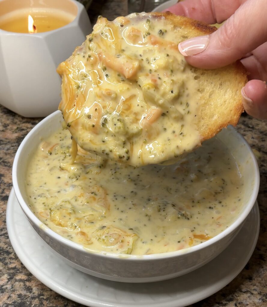 Crockpot Broccoli Cheddar Soup