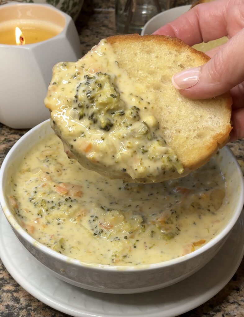 Crockpot Broccoli Cheddar Soup