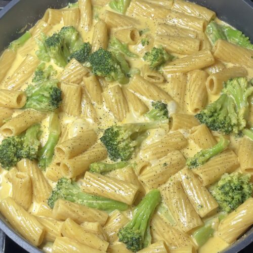 One Pot Broccoli Cheddar Pasta (Better Than Boxed Mac & Cheese)