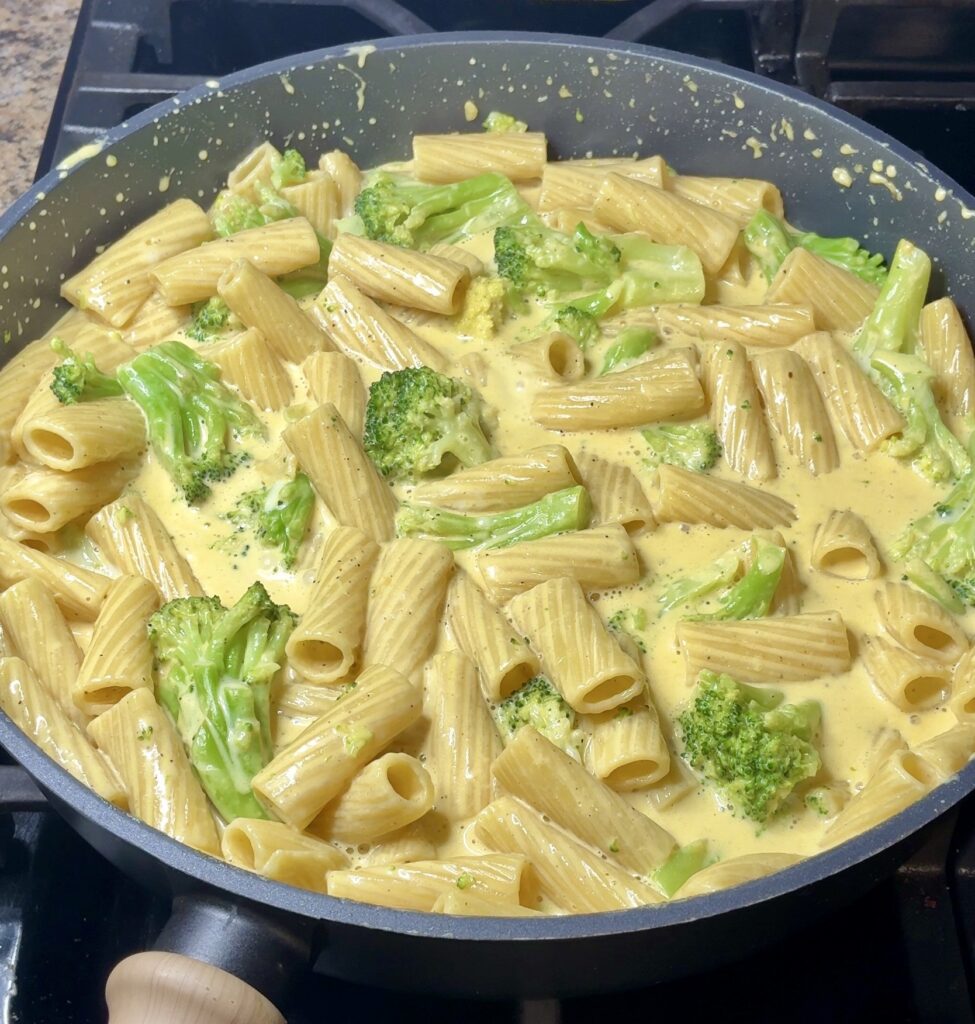 One Pot Broccoli Cheddar Pasta