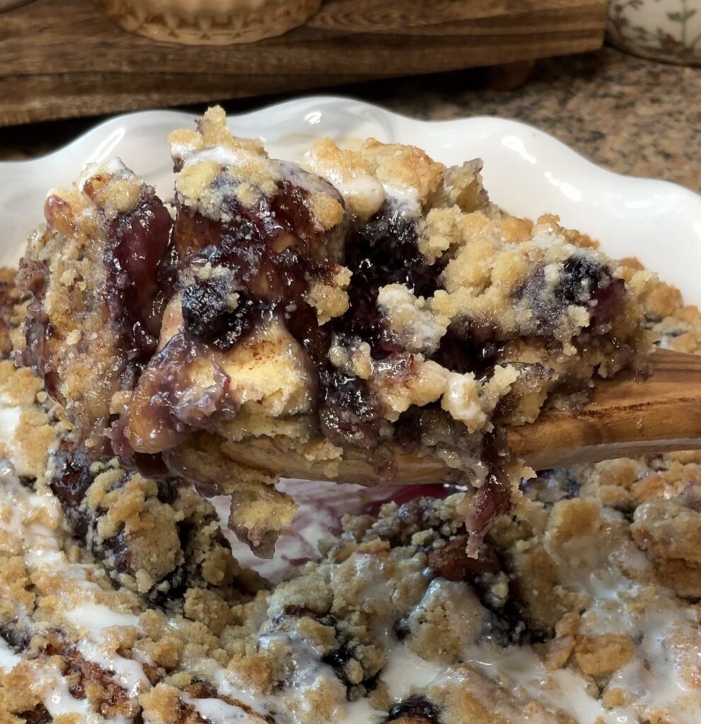 Blueberry Cinnamon Roll Crumble