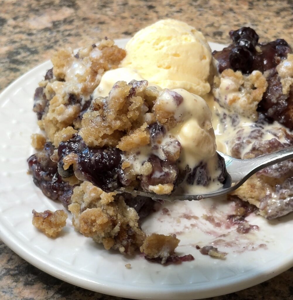 Blueberry Cinnamon Roll Crumble