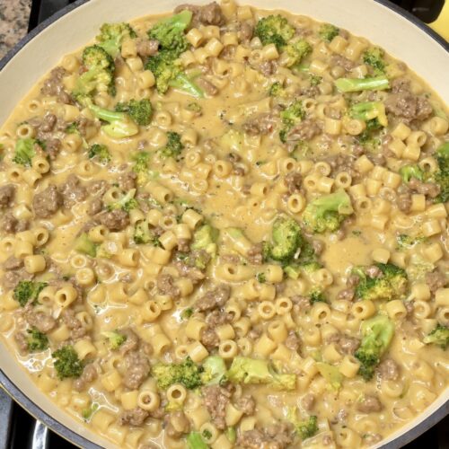 One Pot Cheesy Beef and Broccoli Pasta