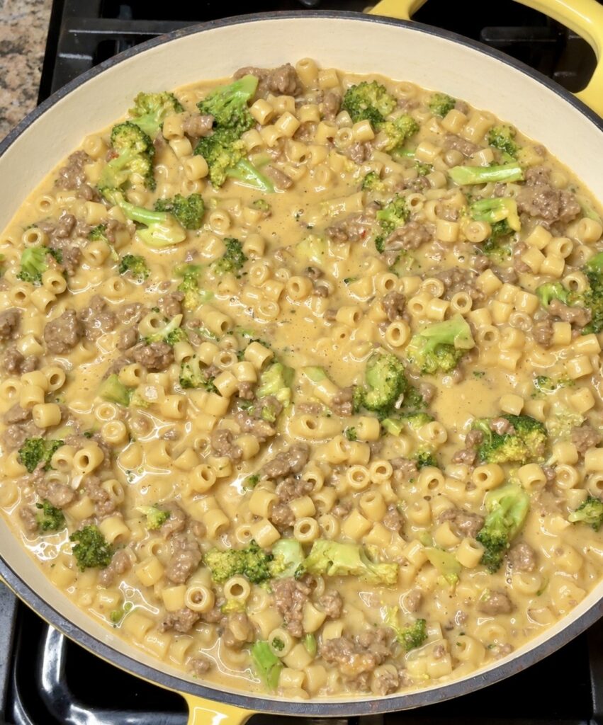 One Pot Cheesy Beef and Broccoli Pasta