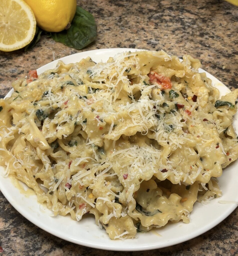 One Pot Creamy Lemon Garlic Pasta