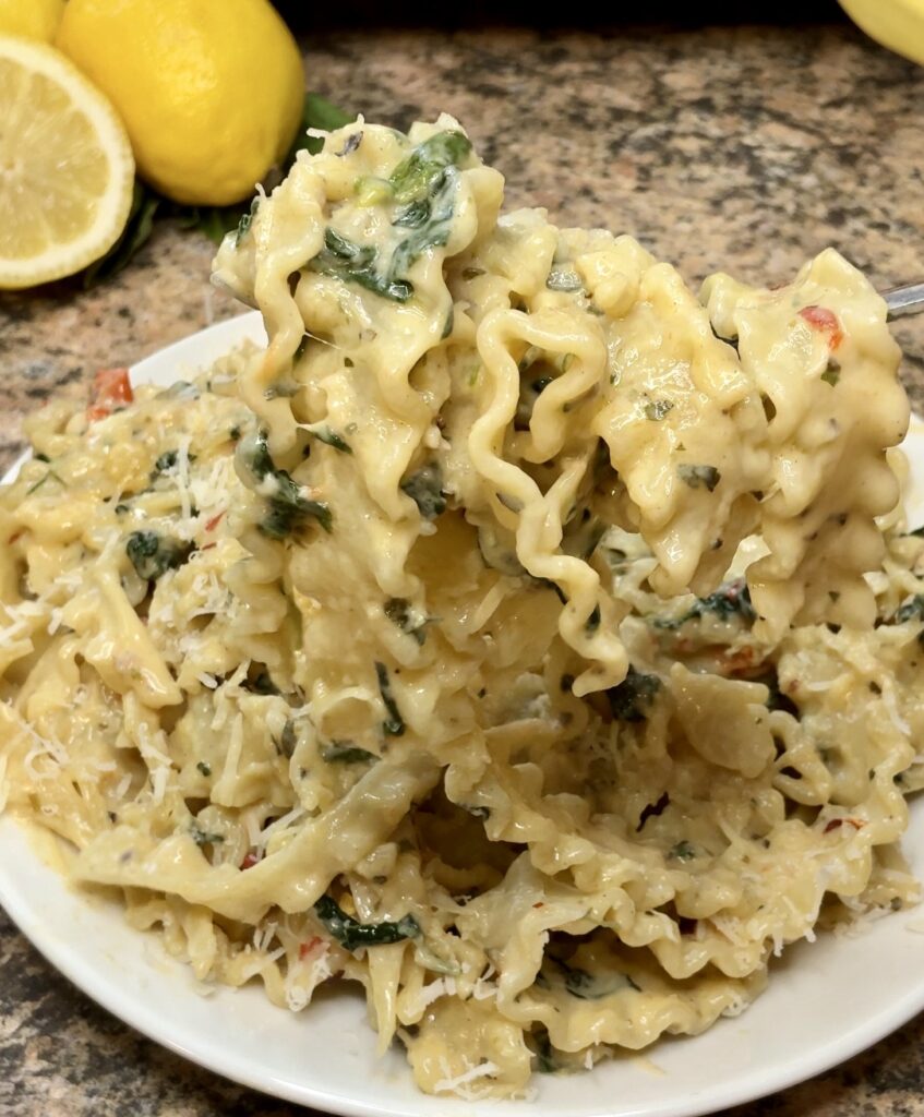 One Pot Creamy Lemon Garlic Pasta