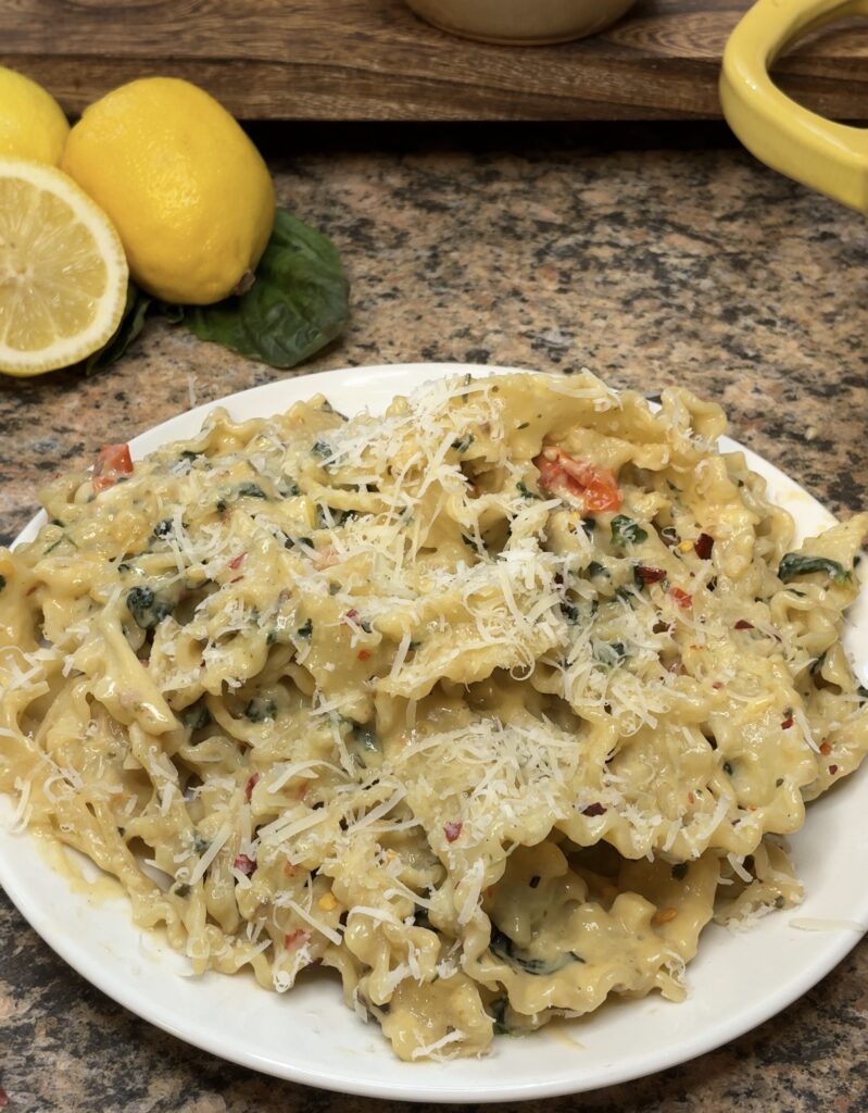One Pot Creamy Lemon Garlic Pasta