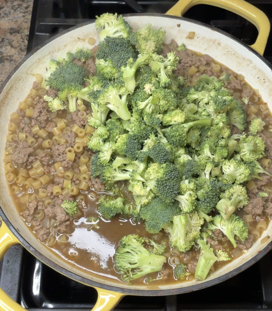 One Pot Cheesy Beef and Broccoli Pasta
