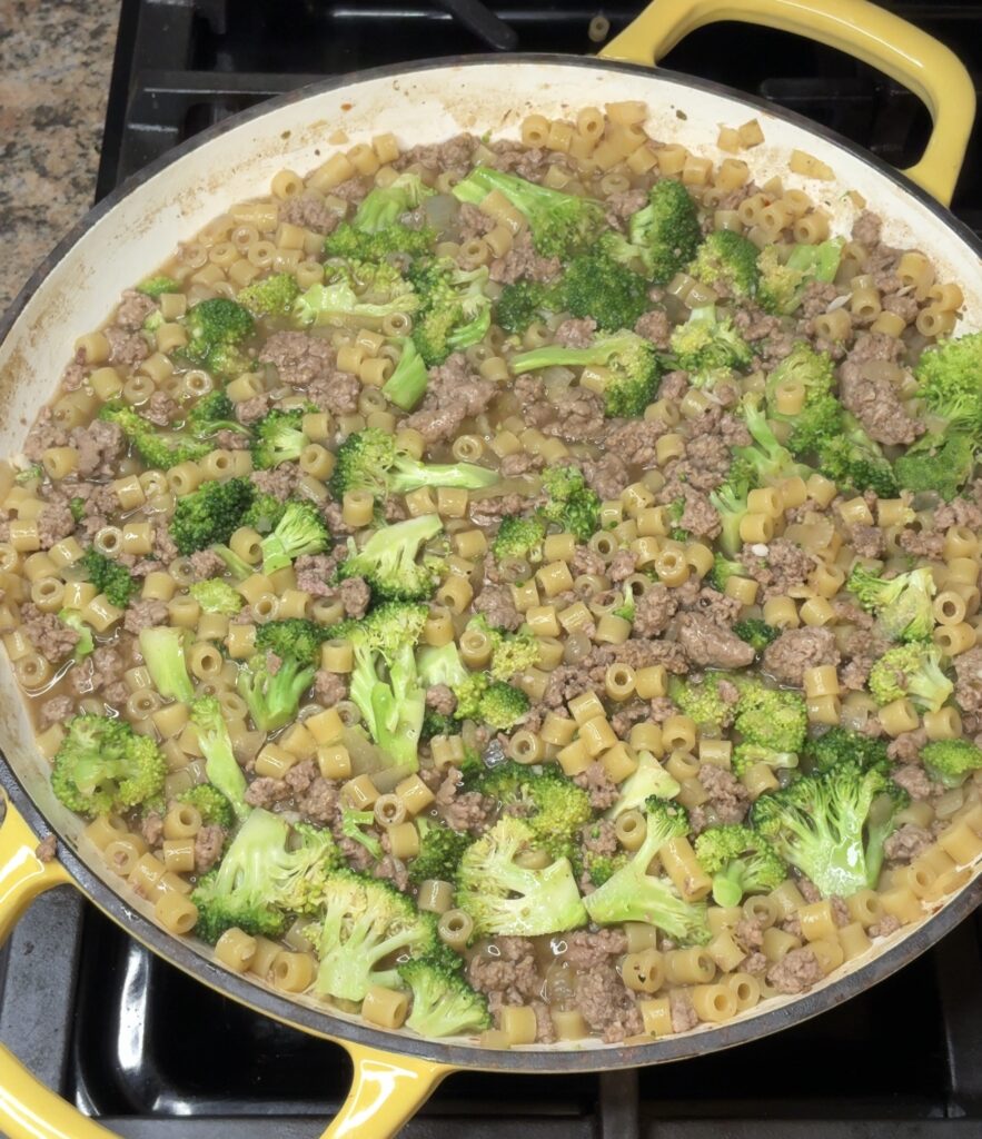 One Pot Cheesy Beef and Broccoli Pasta