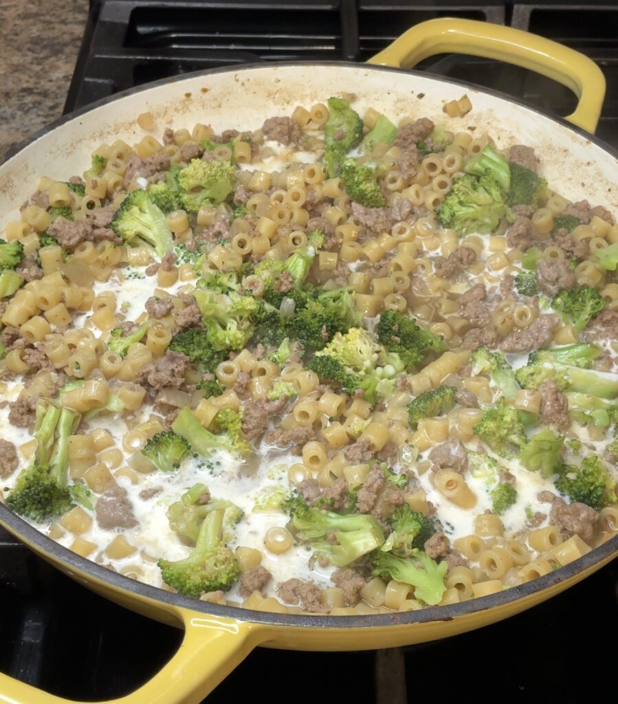 One Pot Cheesy Beef and Broccoli Pasta