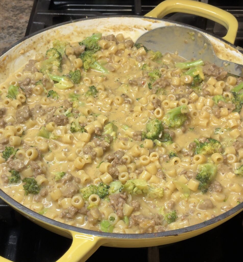 One Pot Cheesy Beef and Broccoli Pasta