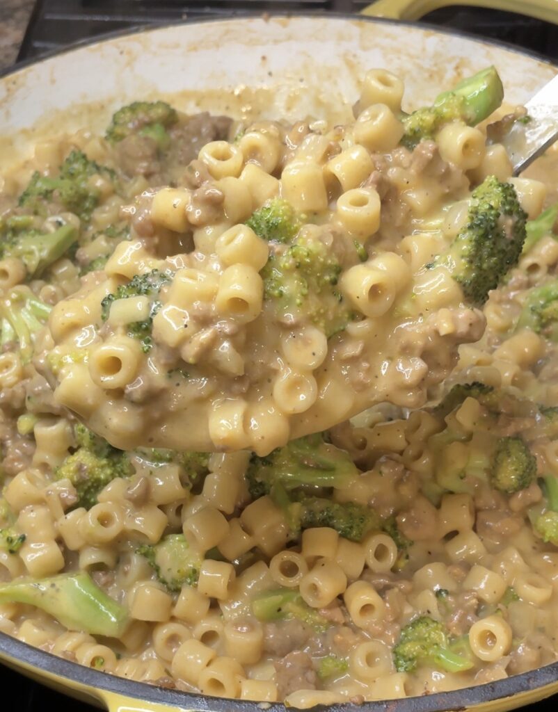 One Pot Cheesy Beef and Broccoli Pasta